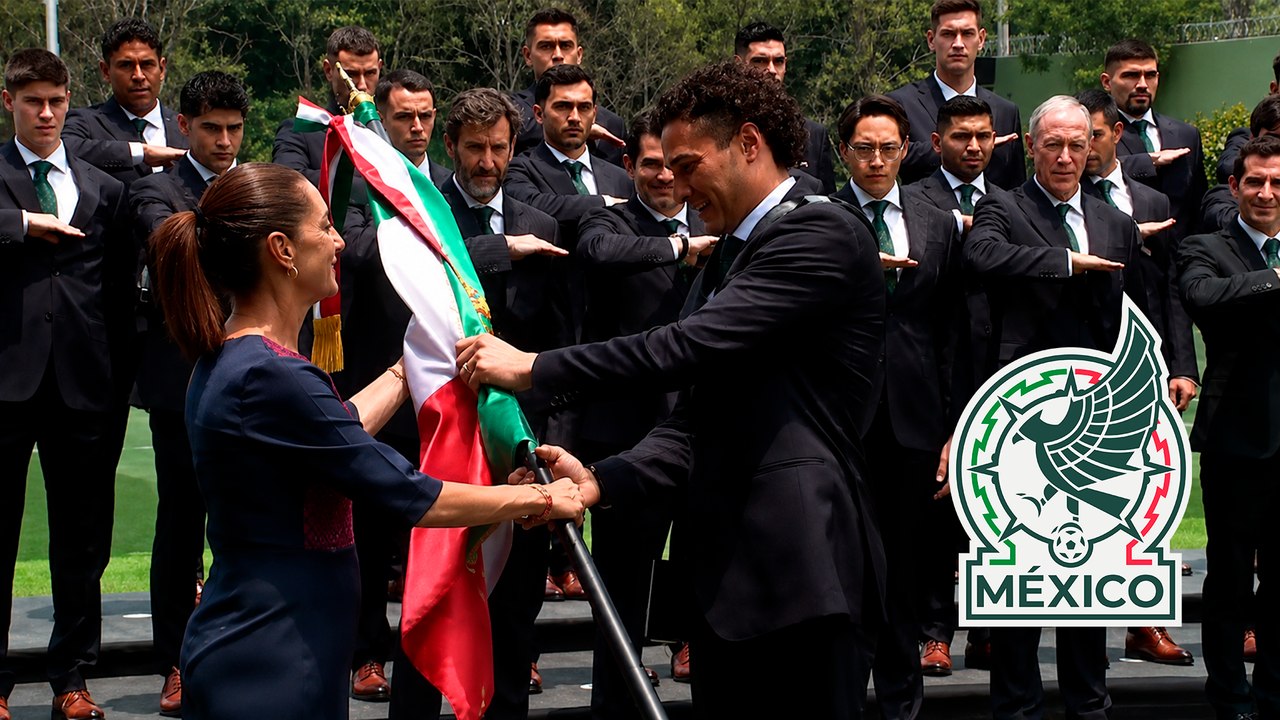 Memo Ochoa es abanderado por Claudia Sheinbaum a 4 días del Mundial 2026