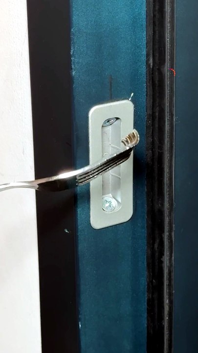 Turn a fork into a door lock🔐