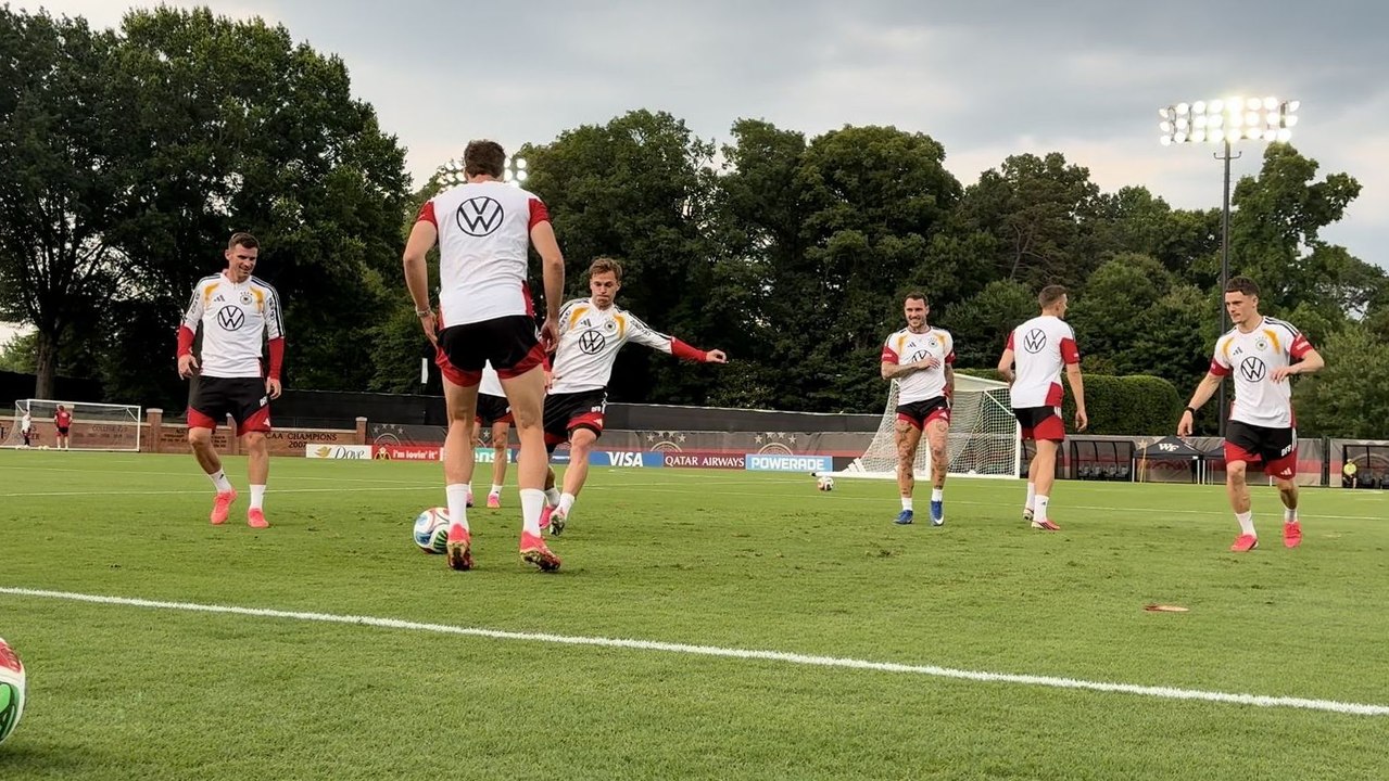 Kimmich feiert Ballgewinn im Rondo lautstark