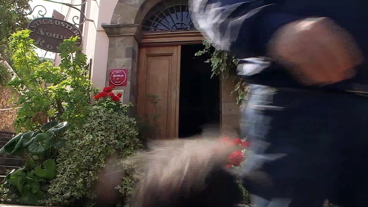 92951