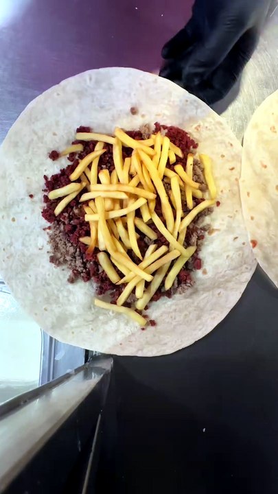 How to get the perfect cheese melt #frenchtacos #foodporn #BR3 #Tacos #Frenchfood