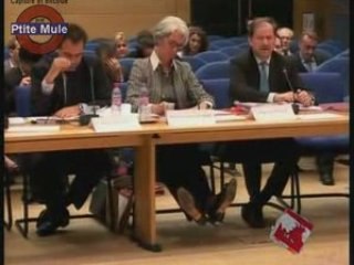 C. Lagarde fait ses abdos