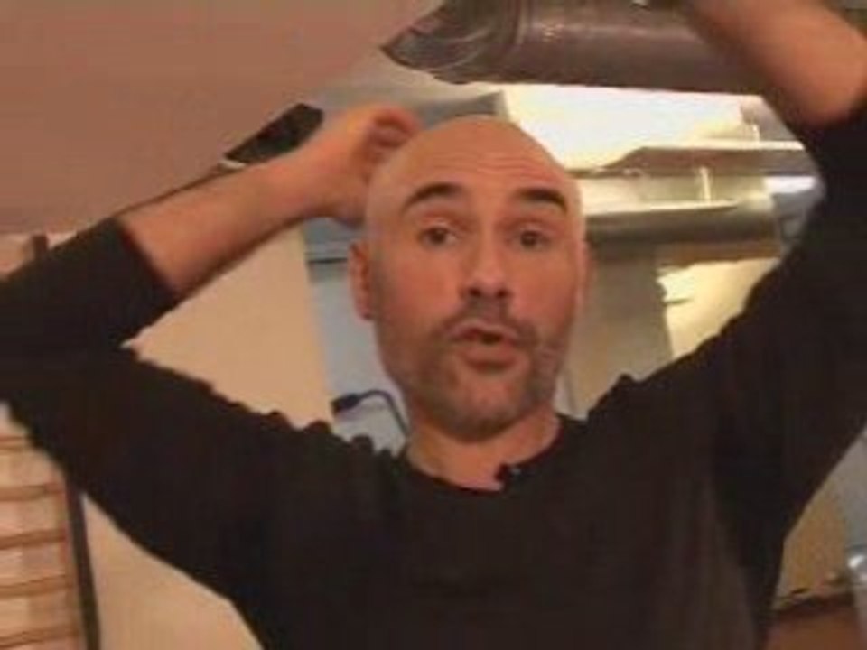 Musclez vos triceps avec une chaise !