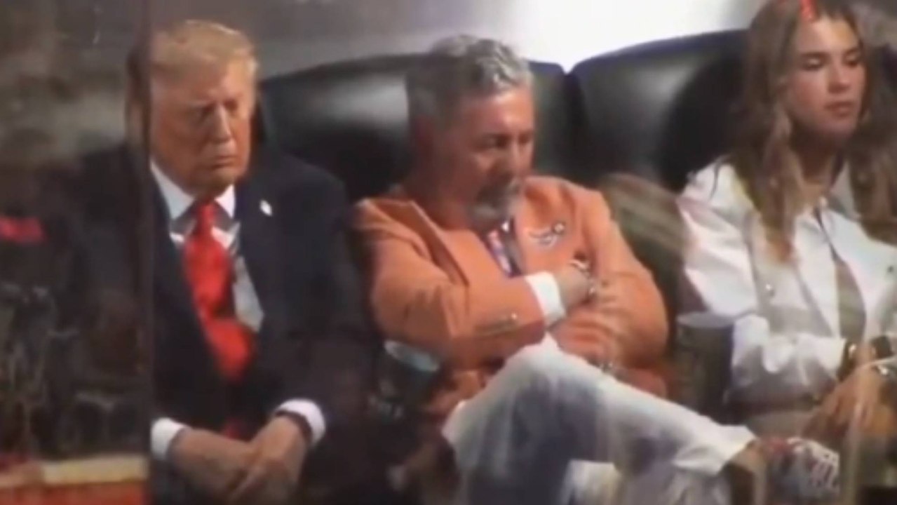 Donald Trump fue pitado en el Madison... ¡y se queda dormido en las Finales NBA!