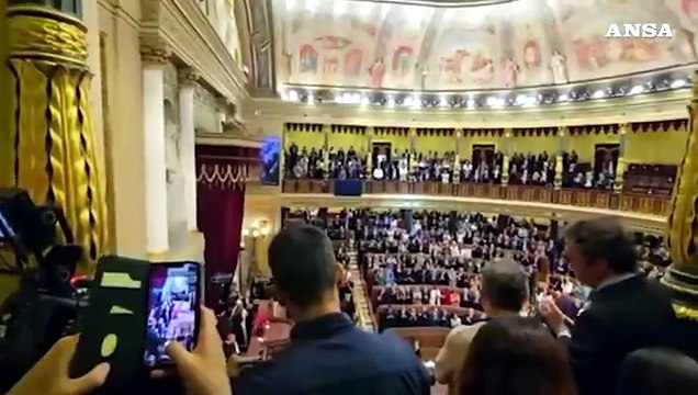 Standing ovation alle Cortes per Papa Leone