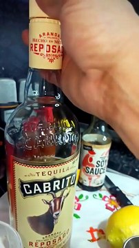 bebiendo un #shot de #tequila cabrito reposado #shorts bien agusto entre #botanas y #bebidas #limon