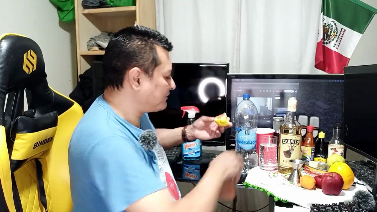 Abriendo una botella de #Tequila cabrito reposado con limon eureka y sal de gusano de maguey epico