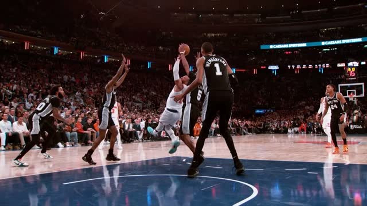 Brunson sinks circus shot against the Spurs