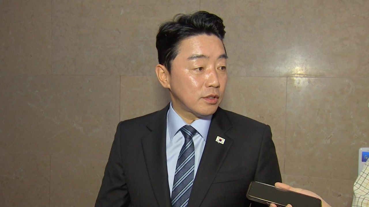 강훈식 "국내외 상황 고려해 배웅 인원 최소화...확대 해석 말라" / YTN