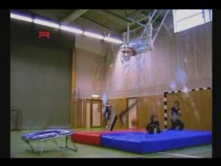 Regis fait un dunk