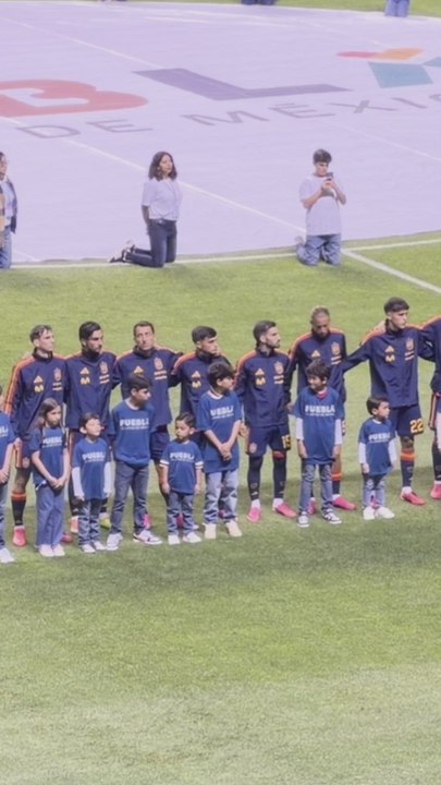 El himno de España en México duró más de dos minutos y causó confusión en la Selección