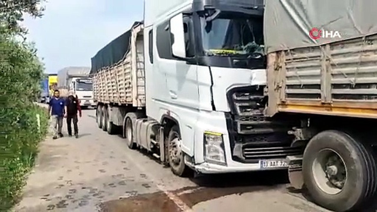 Tırlar çarpıştı facianın eşiğinden dönüldü