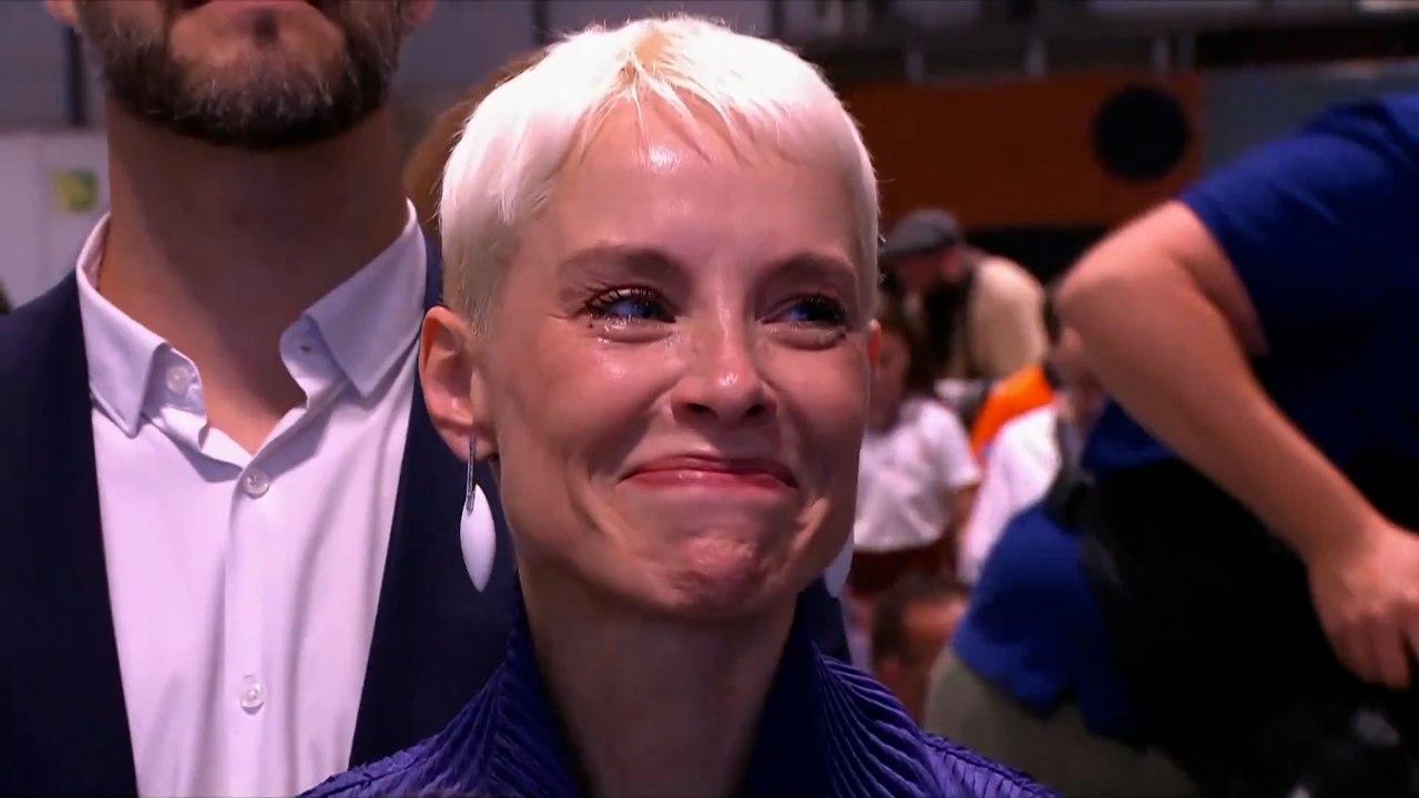Soraya Arnelas rompe a llorar antes de actuar ante el Papa en Ifema