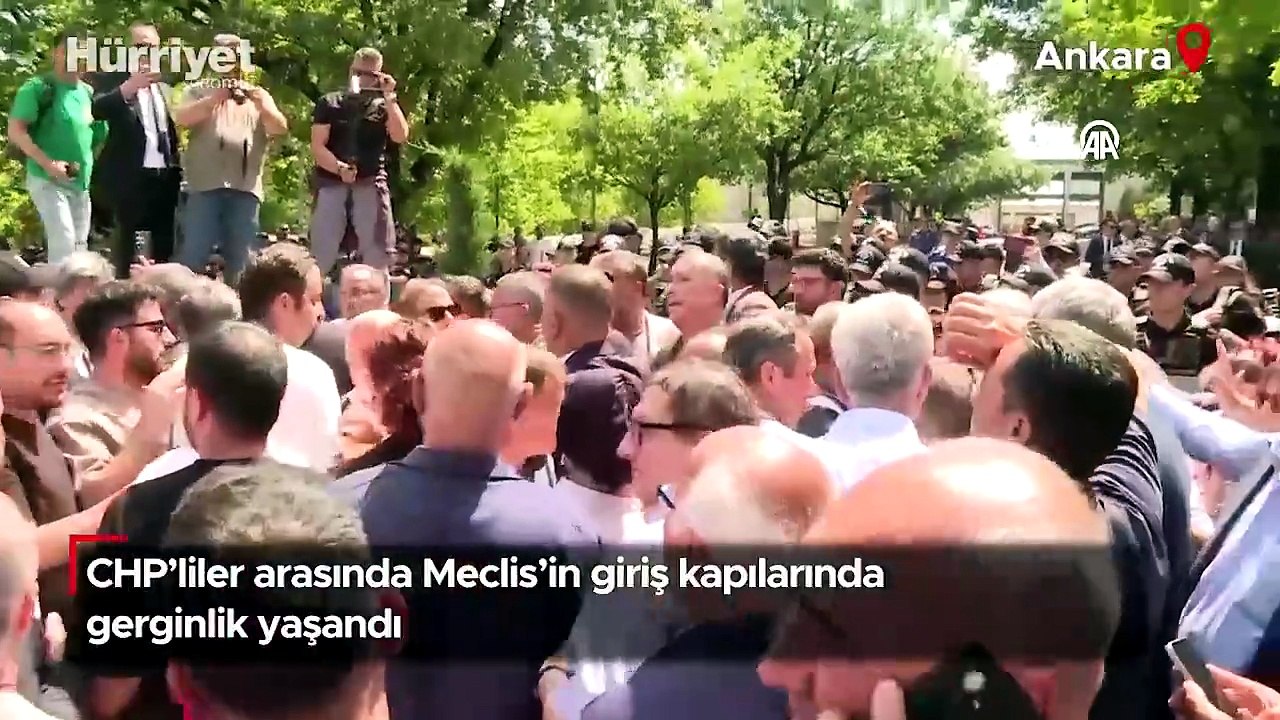 CHP'liler arasında Meclis'in giriş kapılarında gerginlik yaşandı