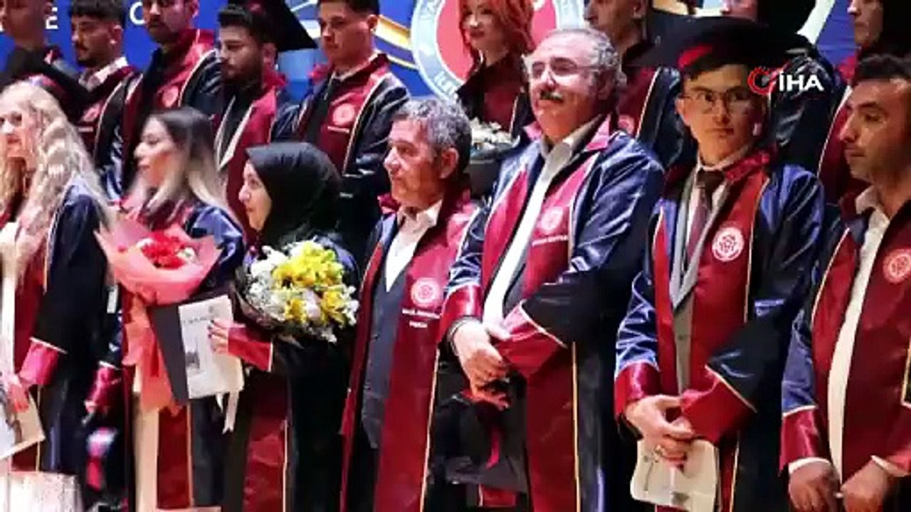 Yarım asırlık azmin sonu diploma oldu... Onlar Türkiye'nin diplomalı çınarları...