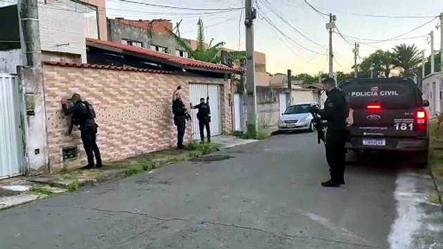 PM da ativa e ex-policial são alvos de operação que investiga sequestros, homicídios e milícia na RMS