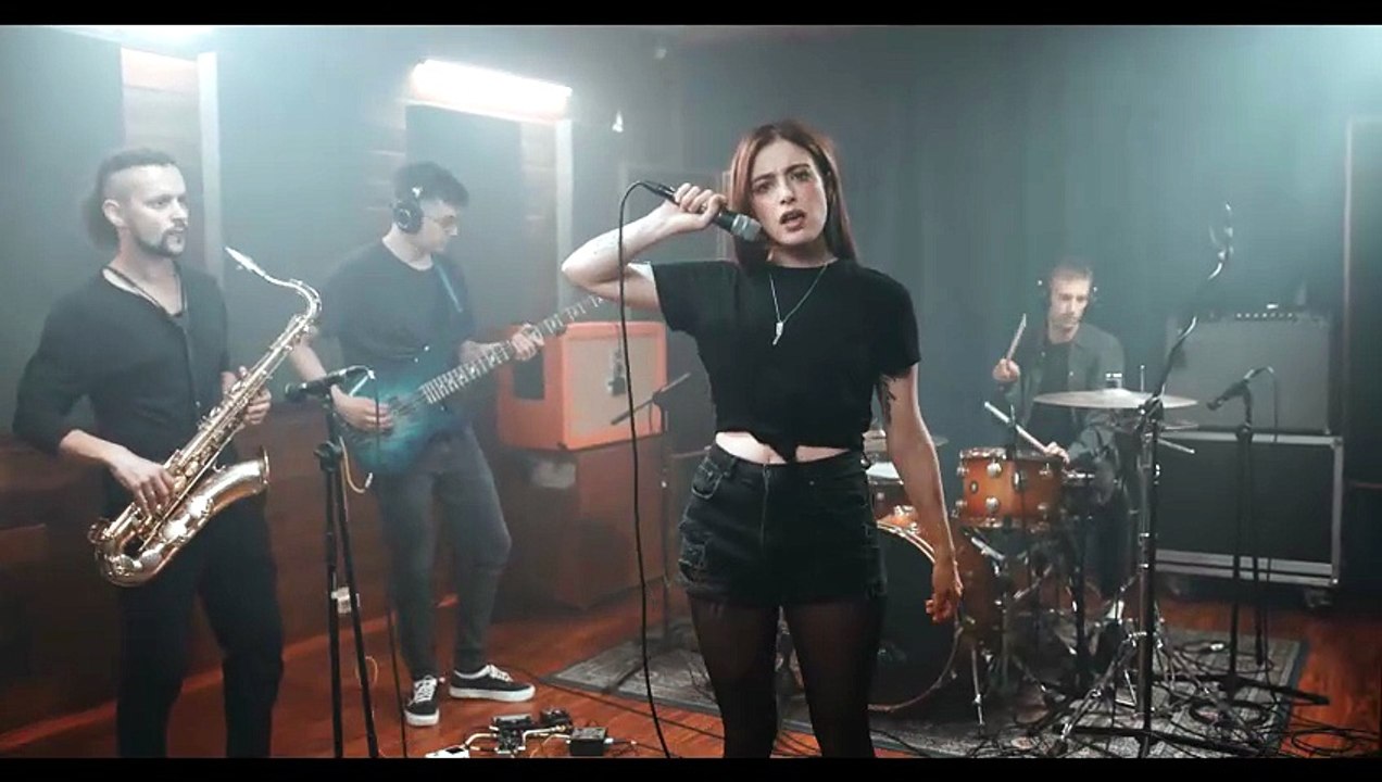 Demain nous appartient. Pop musique. Version 1. Voix femme