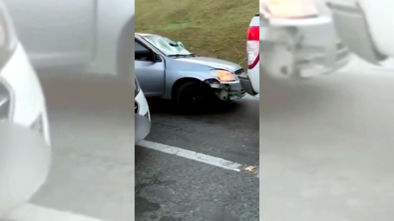 É um boi? Homem surta ao ver ex com novo companheiro e destrói carro com cabeçada no para-brisa; assista