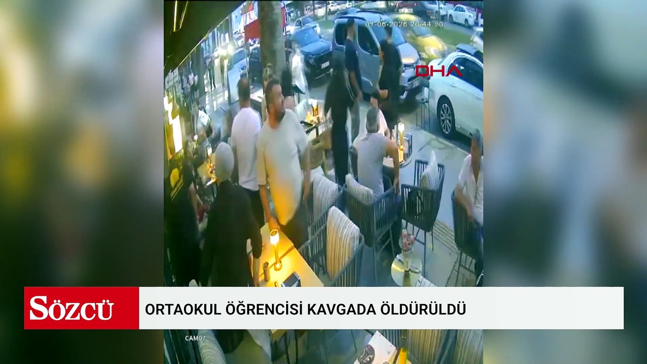 Ortaokul öğrencisi kavgada öldürüldü; bıçaklandıktan sonra kafeye sığındığı anlar kamerada