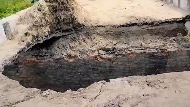 Viral Video: बिहार में धनौती नदी पर बना ये पुल टूटा, ग्रामीणों में नाराजगी
