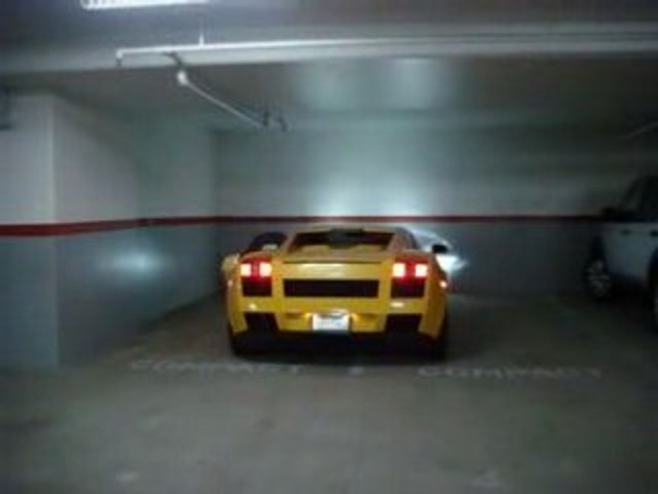 Lamborghini Gallardo fait des petites flammes