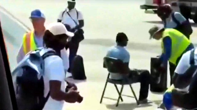 CORTO La revisión a los jugadores de Senegal en el aeropuerto de San Antonio