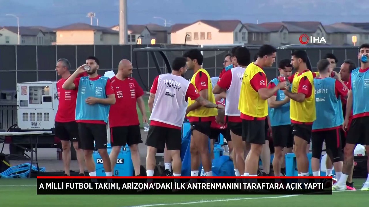 A Milli Futbol Takımı, Arizona'daki ilk antrenmanında taraftarla buluştu