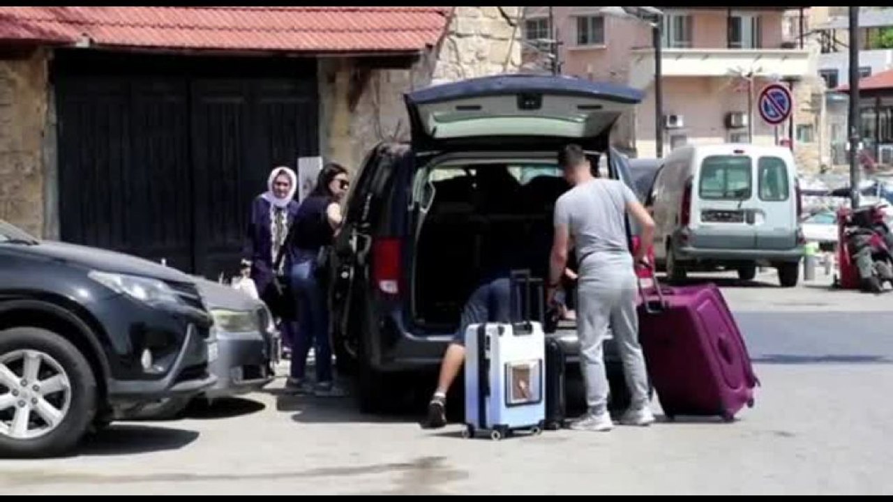Libano, gli abitanti di Tiro in fuga prima dell'attacco israeliano