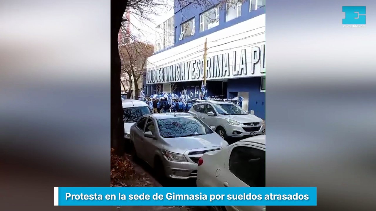 Protesta en la sede de Gimnasia por sueldos atrasados