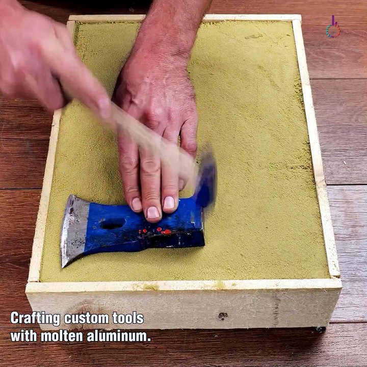 Crafting custom tools with molten aluminum 🙌