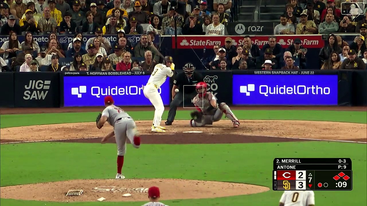 Eugenio Suárez mostrando sus habilidades