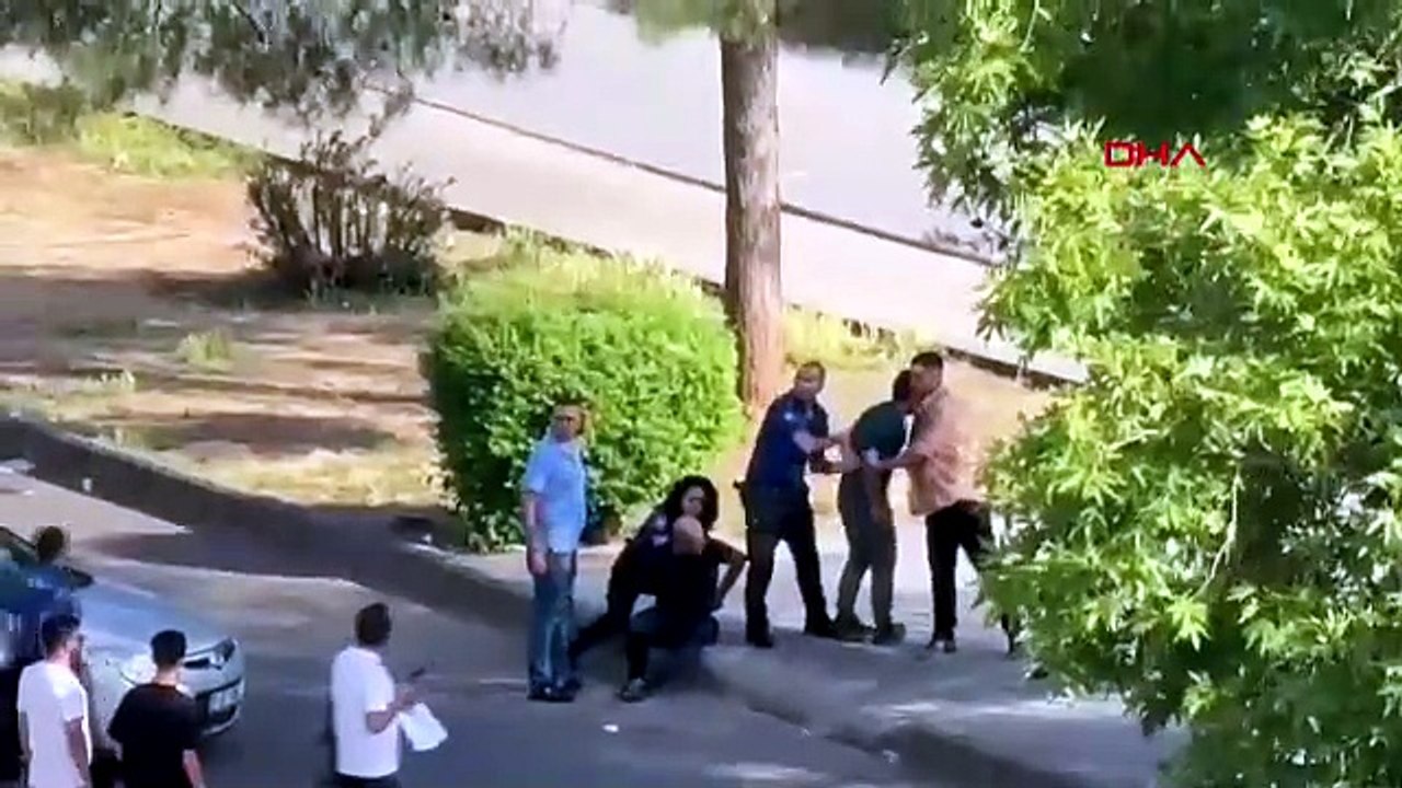 Adliye önünde polise saldırı: 4 kişi gözaltına alındı