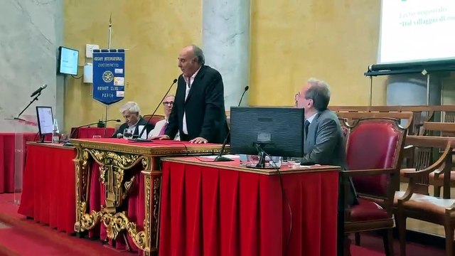 Gerry Scotti, lectio magistralis in università a Pavia: Sono il badante delle vostre mamme