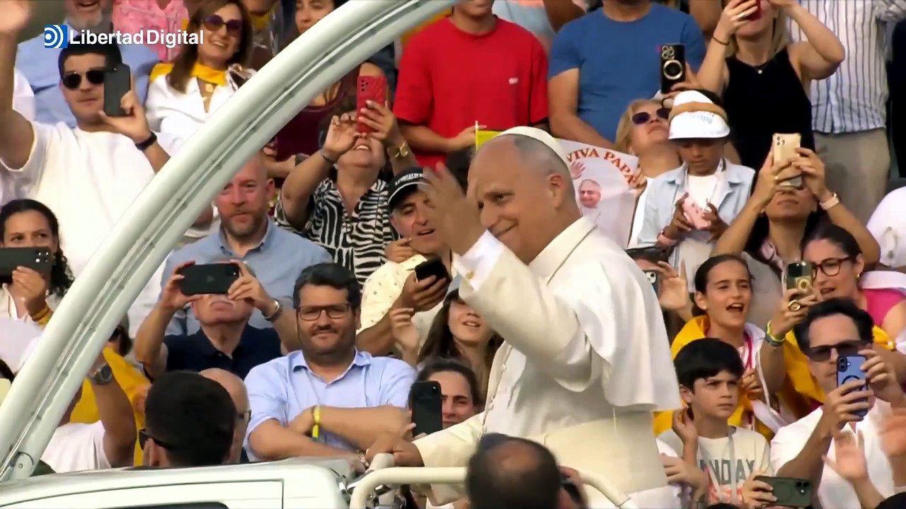 El Papa León XIV llega al Estadio Olímpico de Barcelona