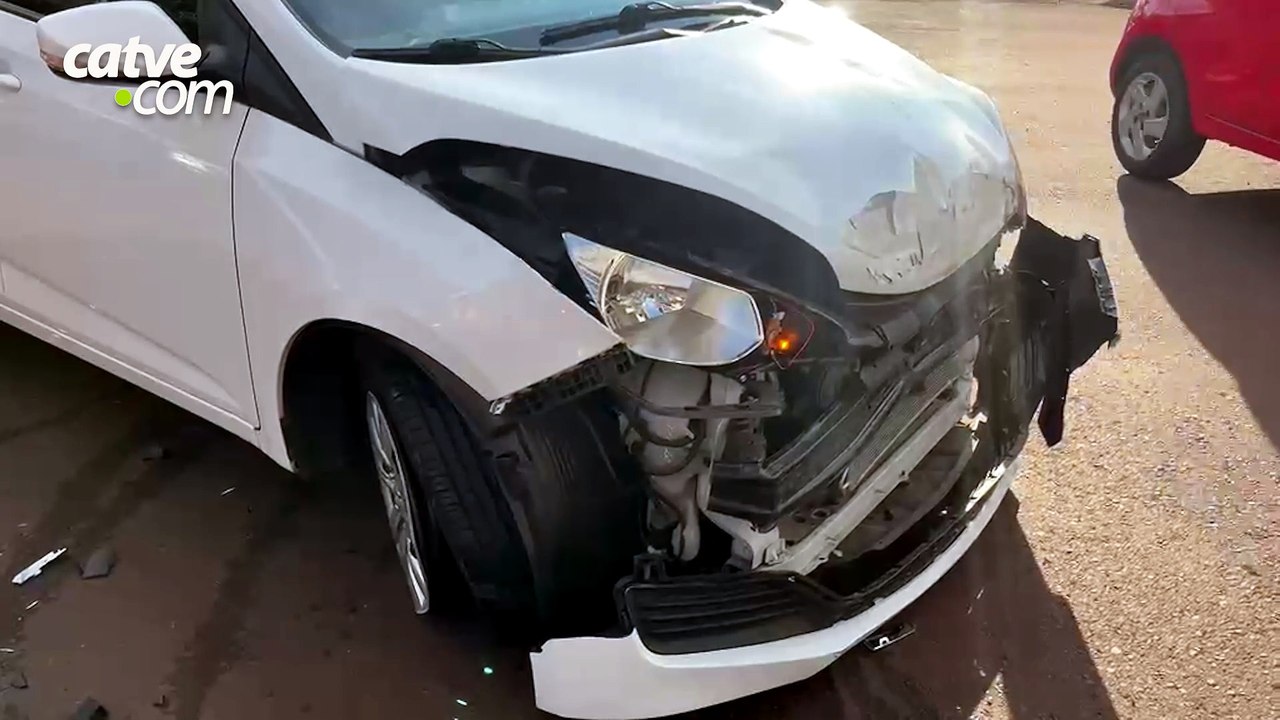 Hb20 e Song Plus batem em cruzamento no Centro de Cascavel