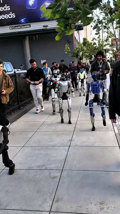 Meet the advanced humanoid robots together walking 🤖