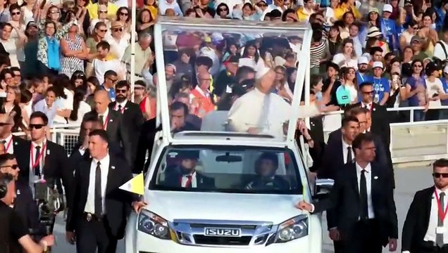 Espanha: castelo humano recebe o papa Leão XIV em vigília jovem em Barcelona