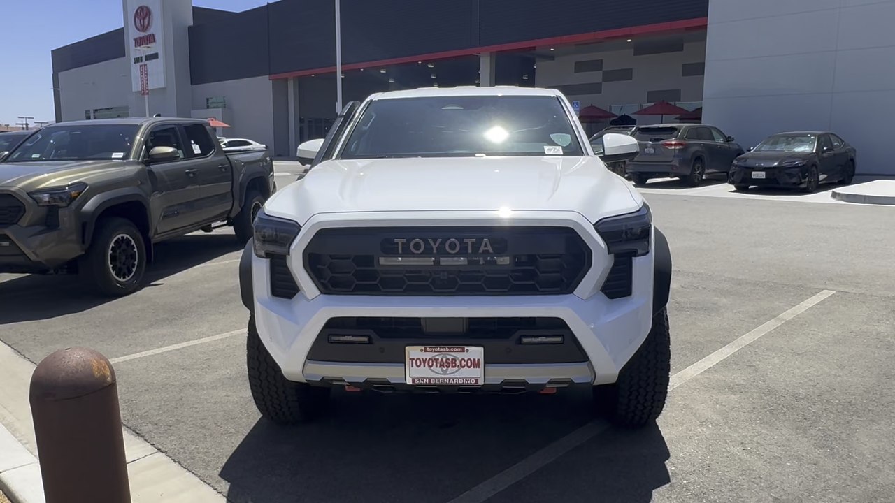 2026 Toyota Tacoma Trailhunter Hybrid 4WD Double Cab Midsize Pickup Truck with Ice Cap White and Black Walkaround Tour.