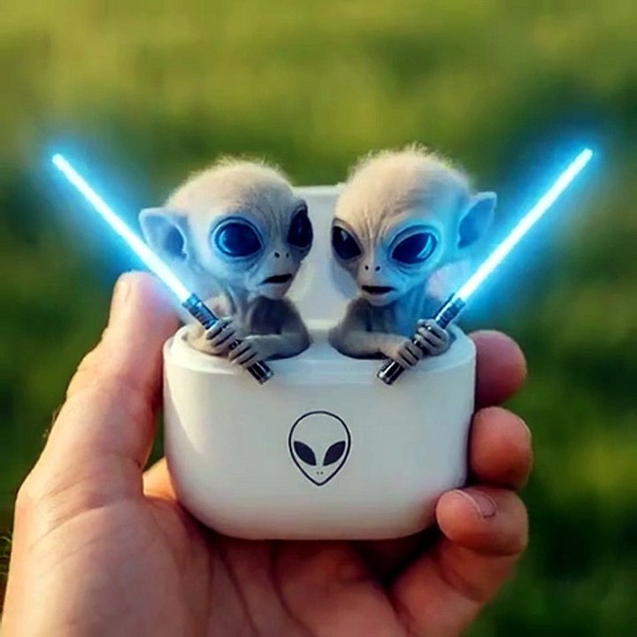 BABY ALIENS SWORDS LIGHT SABER