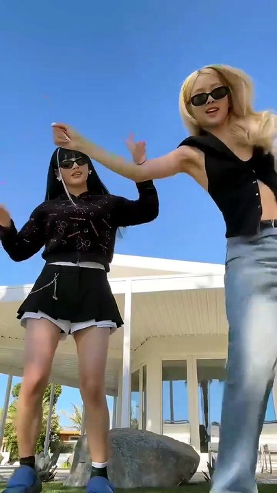 ROSÉ Having Way Too Much Fun Freestyling  ⁡ #blackpink #rose #dance #viral #shorts