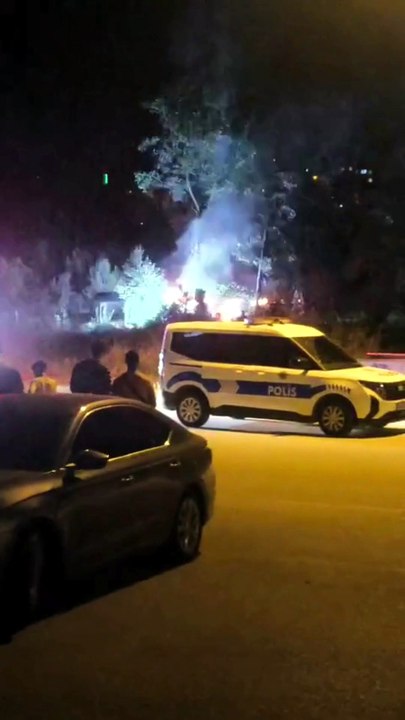 Gölcük’te gece paniği! Elektrik telleri Şirinköy’de yangın çıkardı