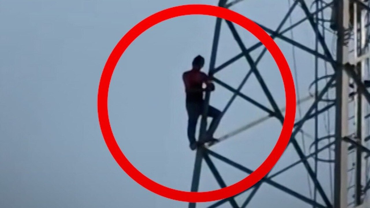 Rampur Viral Video: ‘गर्लफ्रेंड से मेरी शादी करवाओ, नहीं तो…’, जिद में टावर पर चढ़ा बॉयफ्रेंड