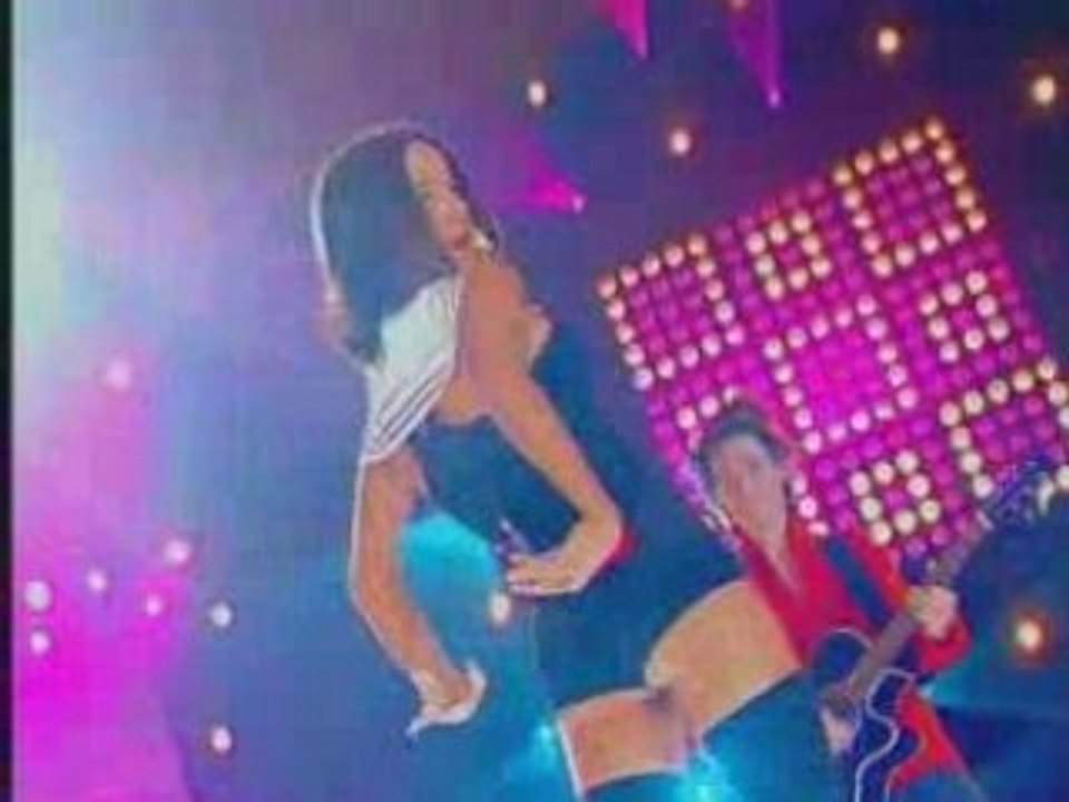 Alizee_shaking_hot_ass_in_black_hotpants