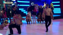 Sensuales pasos de baile de Rubén y 'El Polisexy'