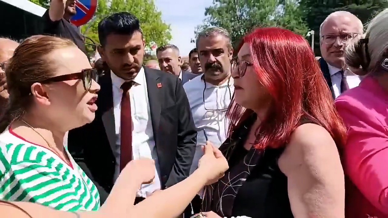 CHP'li iki kadın arasında gerilim kameralara yansıdı