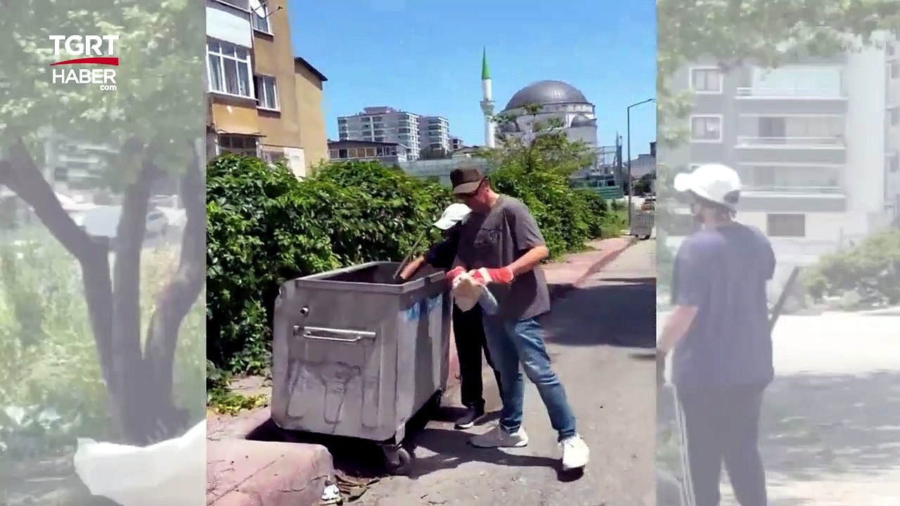 Şarkıcı Çelik bu sefer de kağıt toplayan kadın için çöpleri tek tek ayıkladı