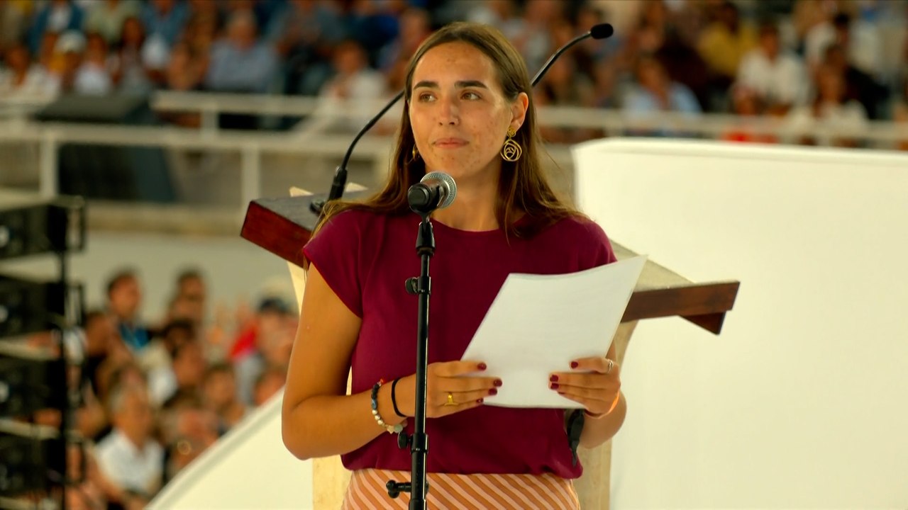 El duro testimonio de una joven durante la vigilia del Papa en Barcelona: "¿Cómo puedo perdonar a mi padre?"