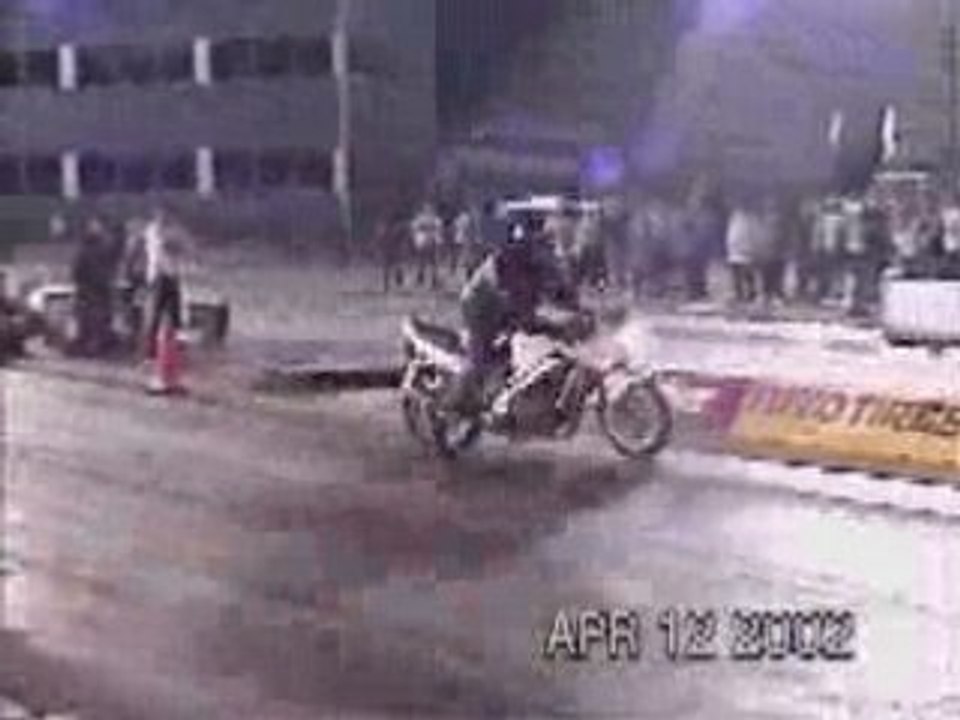 Régis tente le dragster Moto