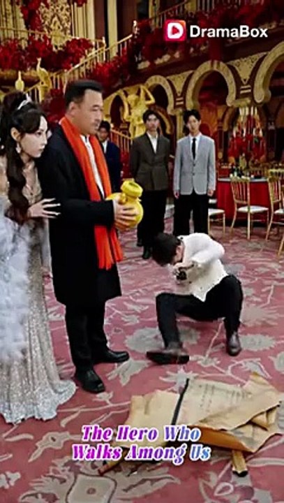 Ex-Supreme Commander Now Sweeps Streets�Daughter-In-Law Threw Him Out, Then He Met a CEO - DramaBox
