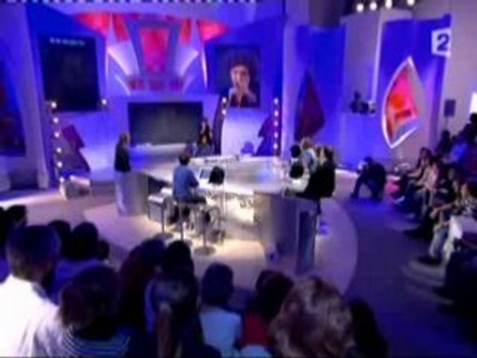 Michael Gregorio imite Johnny Hallyday